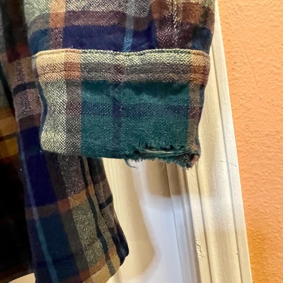Pendleton 100% Wool Blue and Tan Plaid Flannel - Picture 4 of 6